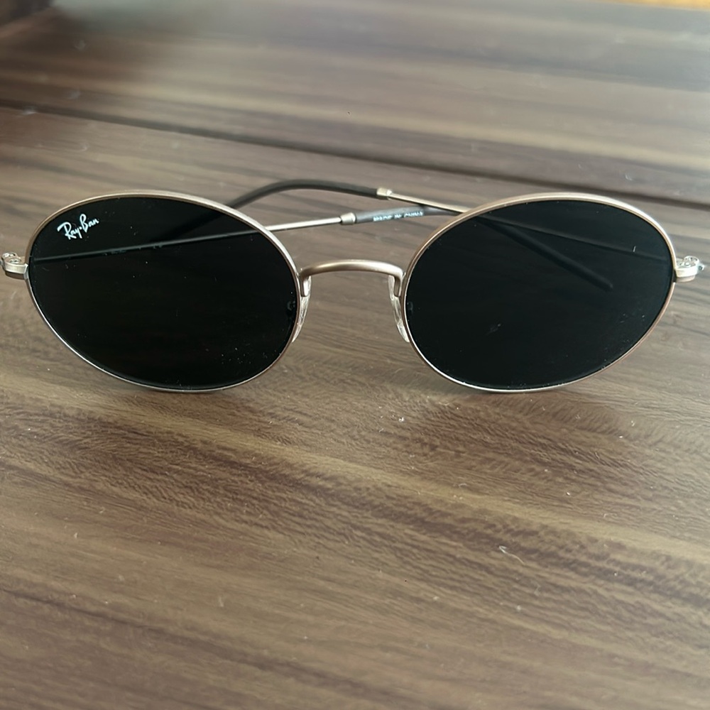 RAYBAN SUNGLASSES WITH VIOLET FRAMES